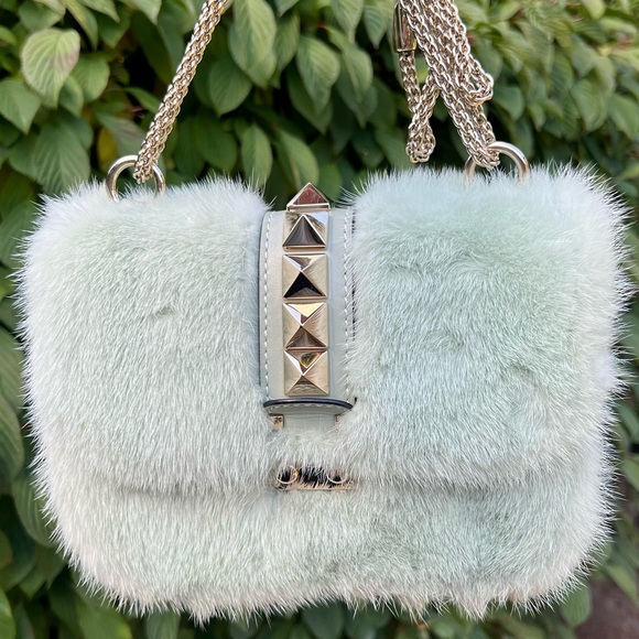 ❌SOLD❌Authentic Valentino Garavani rockstud Mink Fur chain shoulder bag - Picture 3 of 16